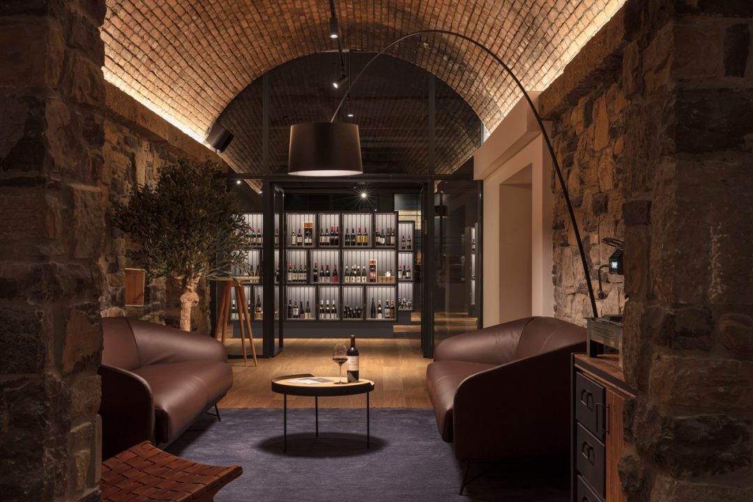 24-08 Frey+Frey_WineBANK_043_klein